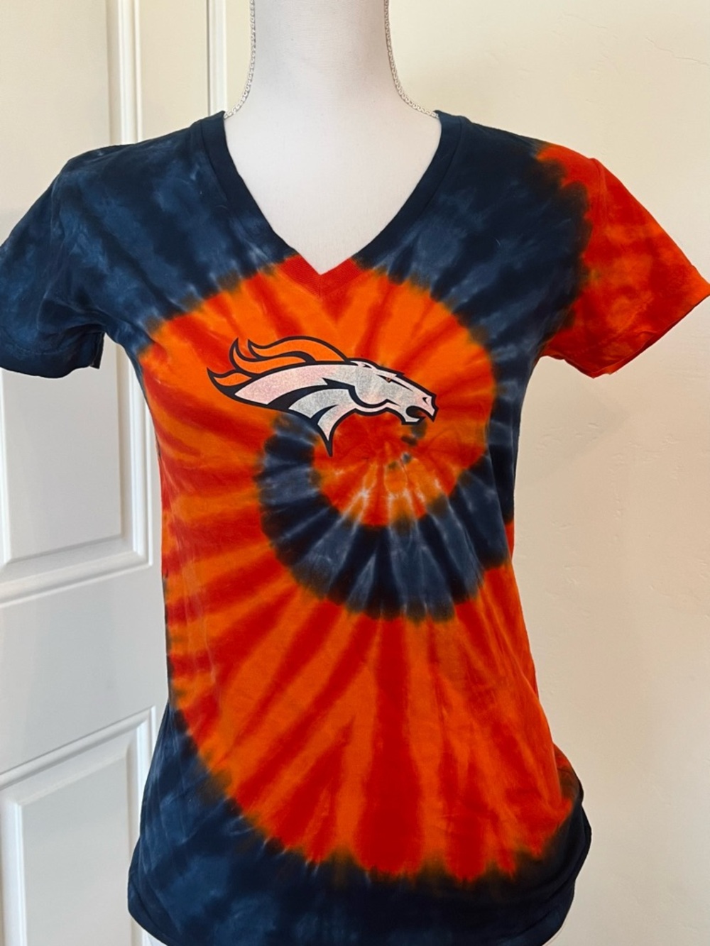 NWT Denver Broncos Tie-dye Shirt Women’s Size Large NFL Team Apparel